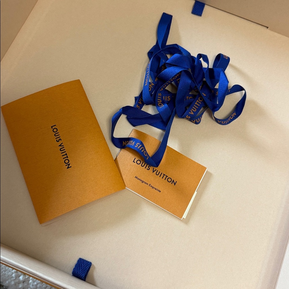 Louis Vuitton Medium Storage Box & Ribbon - Picture 8 of 10